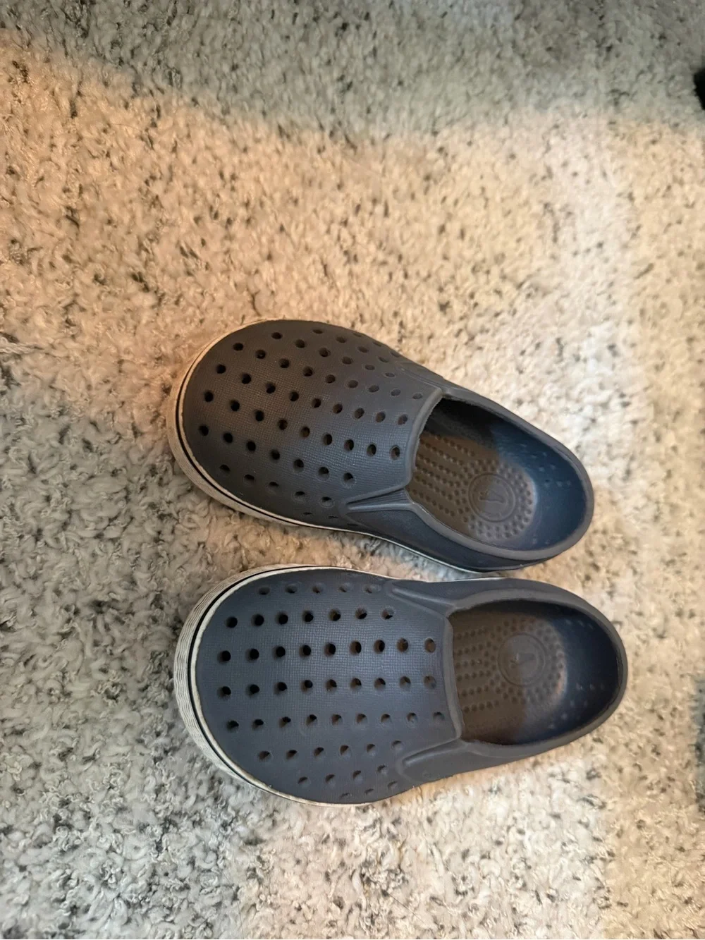 Native Kids Grey Perforated Slip-On Water Shoes miles EUC size 5 toddler